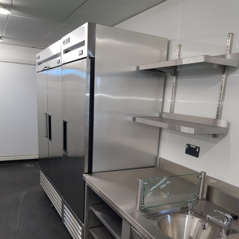 Choosing the Right Refrigeration Equipment for Homes, Kitchens, and Industrial Applications